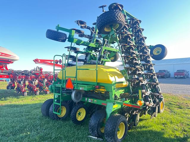 Image of John Deere 1890 equipment image 2