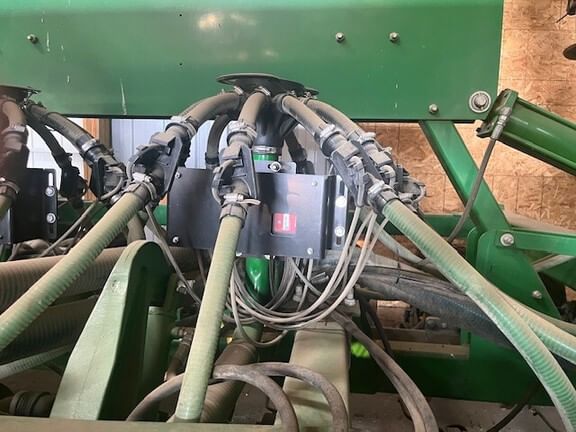 2005 John Deere 1890 Equipment Image0