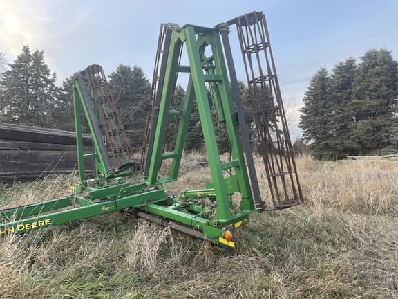 Image of John Deere 200 equipment image 1