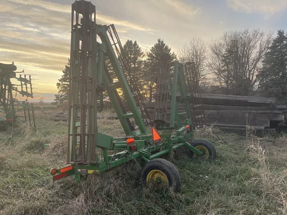 Image of John Deere 200 equipment image 3