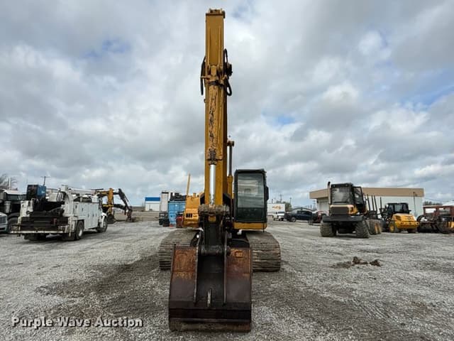 Image of John Deere 200C LC equipment image 1