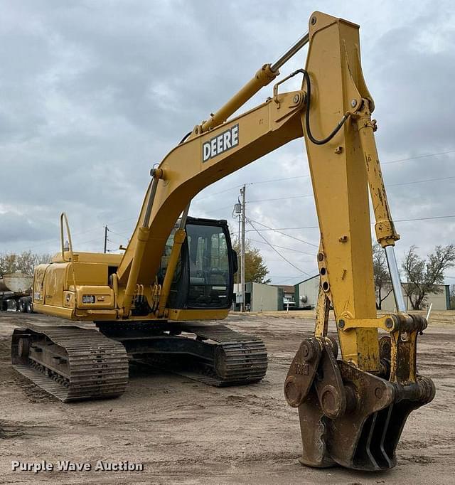 Image of John Deere 200C LC equipment image 2