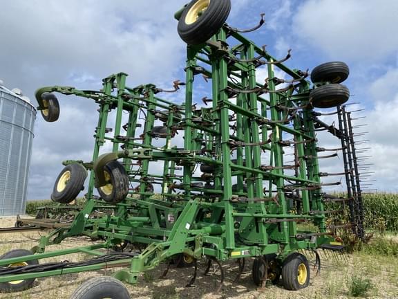 Image of John Deere 2210 equipment image 1
