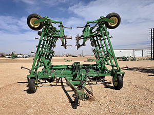 2005 John Deere 2210 Image