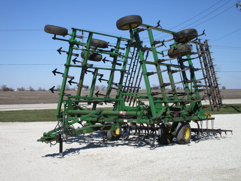 2005 John Deere 2210L Equipment Image0