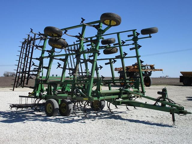 Image of John Deere 2210L equipment image 4