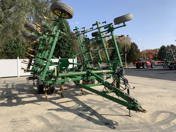 Main image John Deere 2210