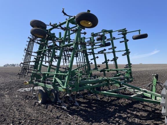 Main image John Deere 2210