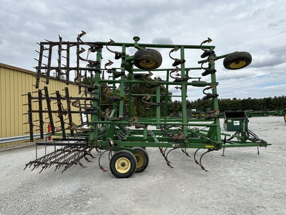 Image of John Deere 2210L equipment image 1