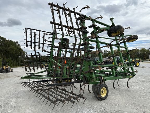 Image of John Deere 2210L equipment image 2