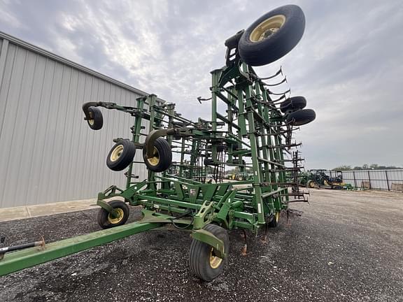 Image of John Deere 2210 equipment image 1