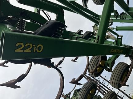 Image of John Deere 2210 equipment image 4