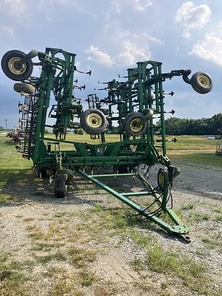 Image of John Deere 2210 equipment image 1