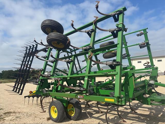 Image of John Deere 2210 equipment image 4