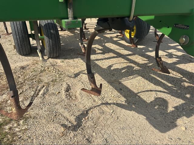 Image of John Deere 2210 equipment image 3