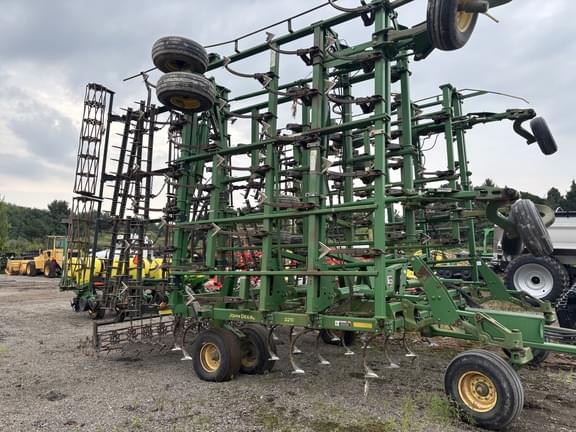 Image of John Deere 2210 equipment image 1