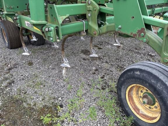 Image of John Deere 2210 equipment image 3