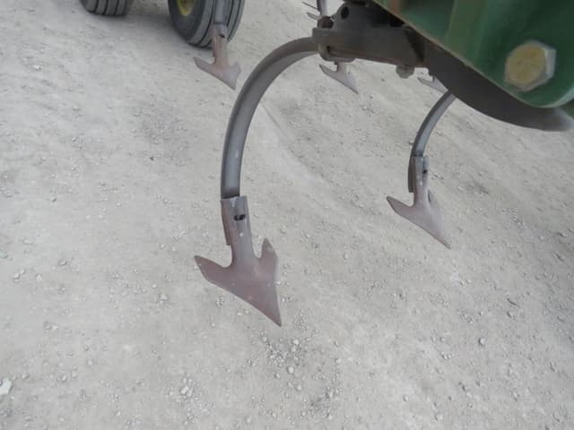 Image of John Deere 2210 equipment image 4