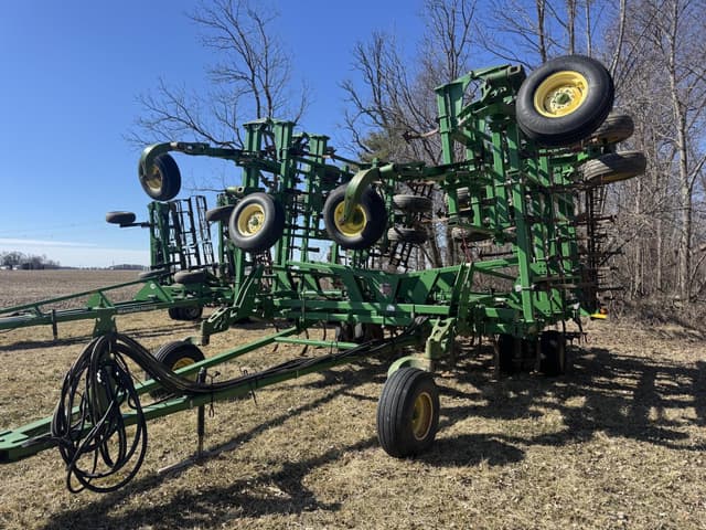 Image of John Deere 2210 equipment image 2