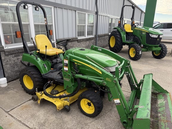 2005 John Deere 2305 Equipment Image0
