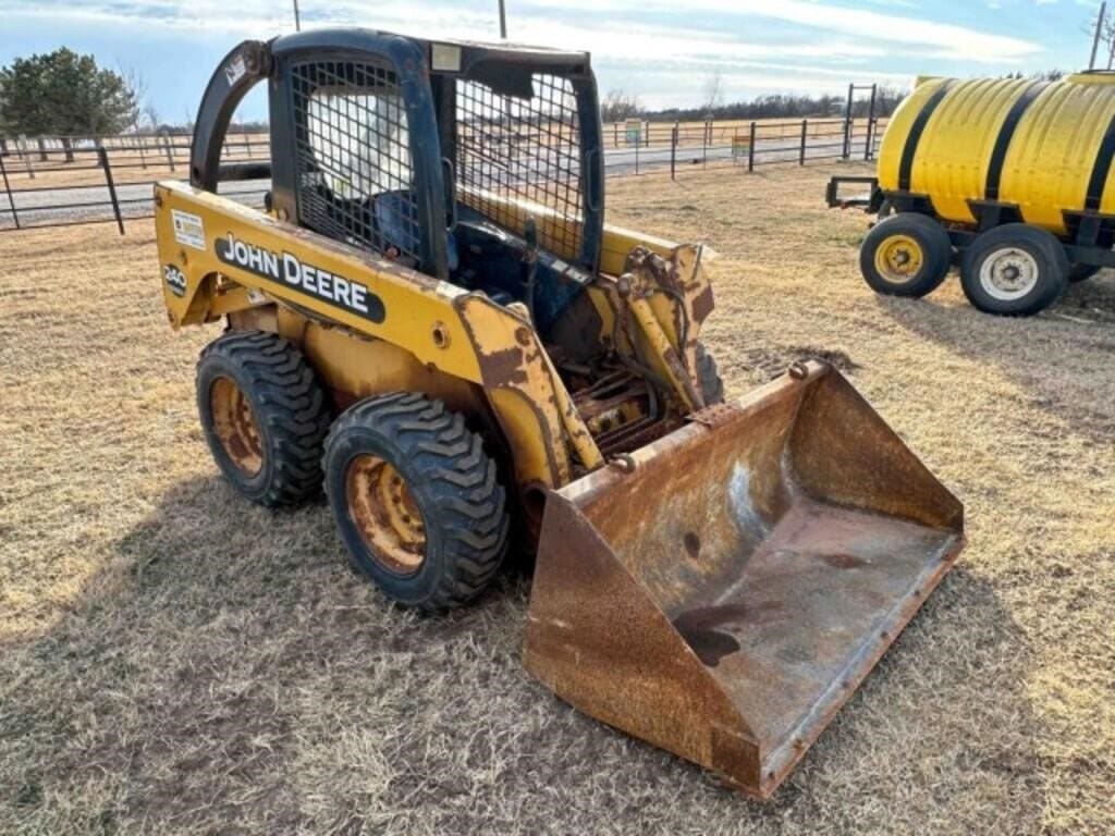 2005 John Deere 240 Equipment Image0
