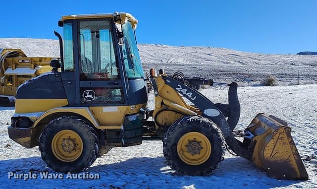 Image of John Deere 244J equipment image 3