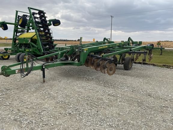 Main image John Deere 2700