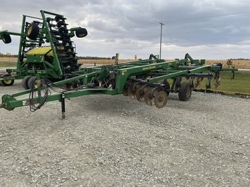 Main image John Deere 2700