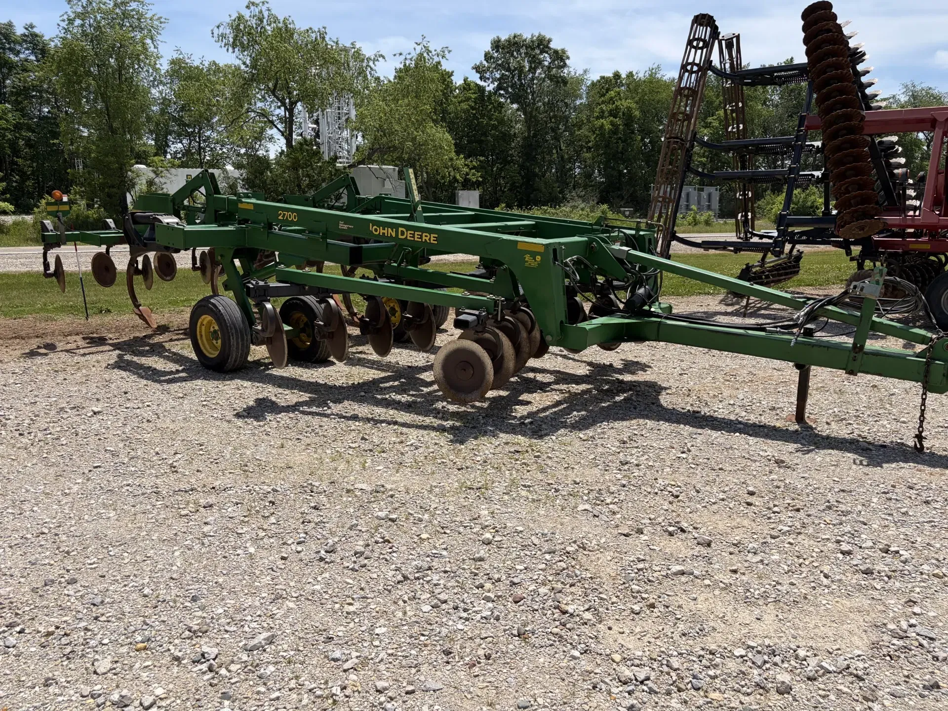 Main image John Deere 2700