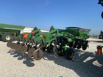 Main image John Deere 2700