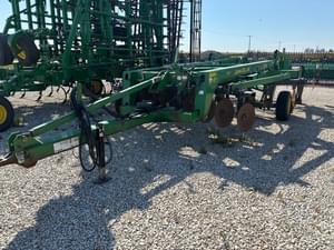 2005 John Deere 2700 Image