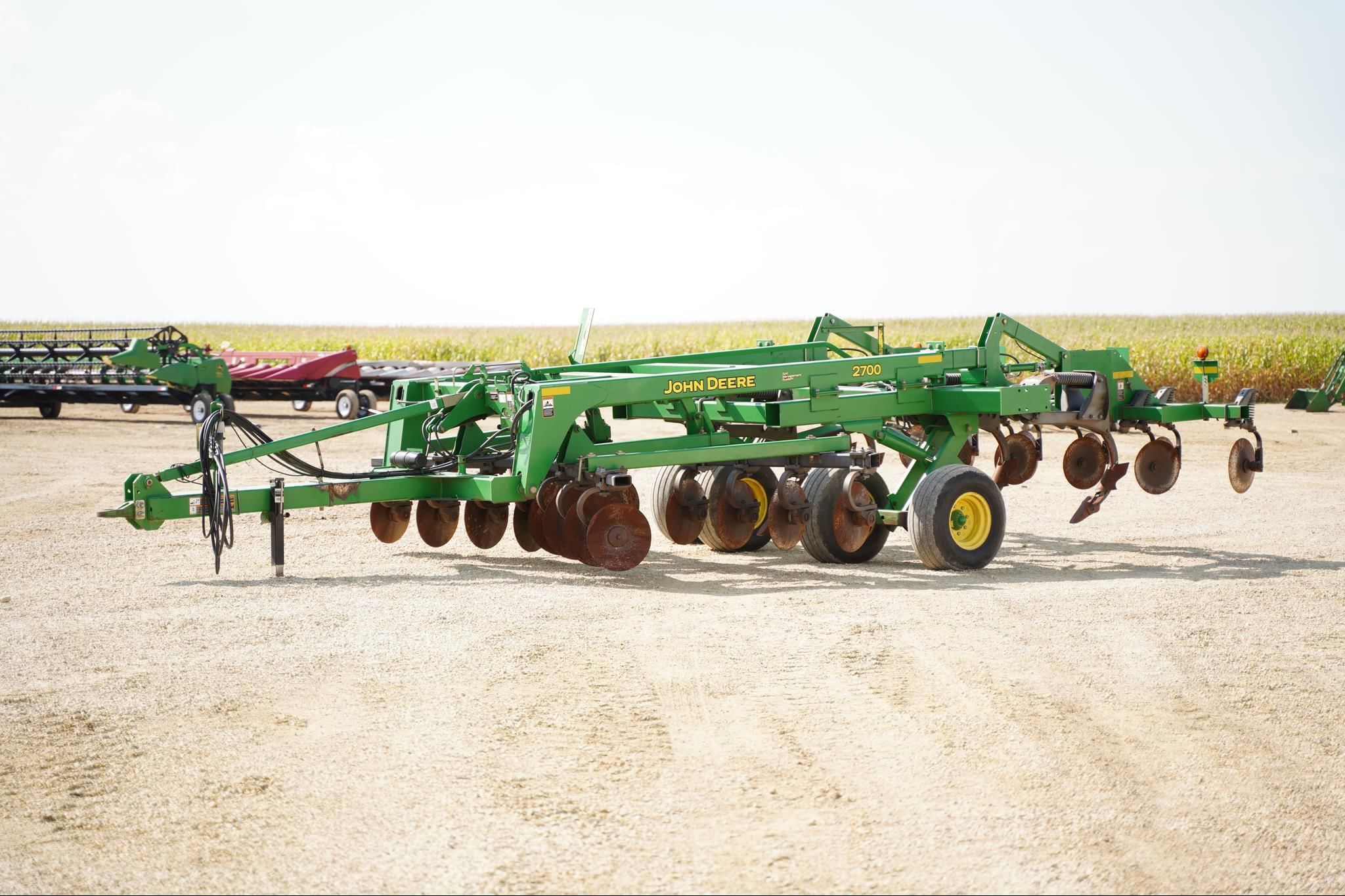 2005 John Deere 2700 Equipment Image0