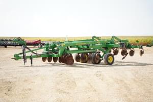 2005 John Deere 2700 Image