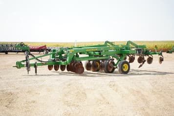 Main image John Deere 2700