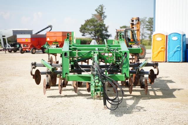 Image of John Deere 2700 equipment image 2