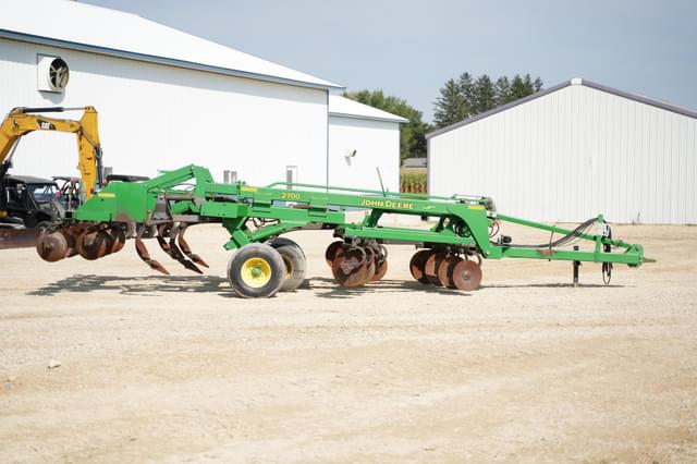 Image of John Deere 2700 equipment image 4