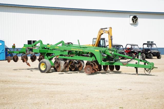 Image of John Deere 2700 equipment image 3