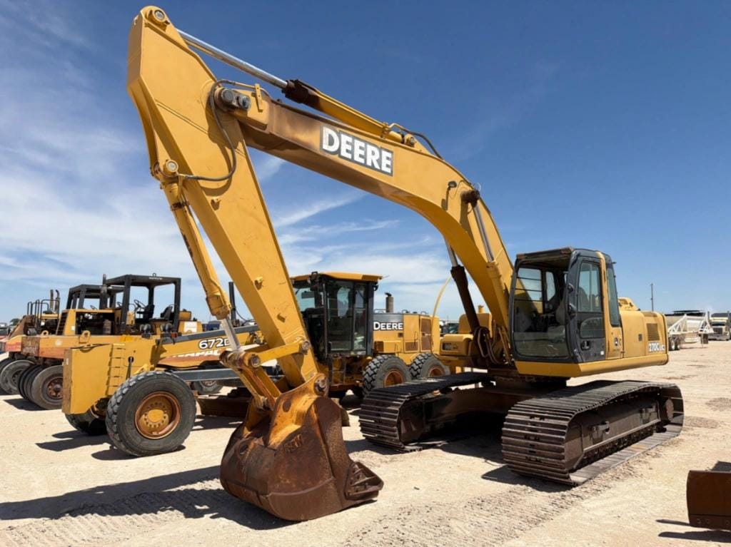 2005 John Deere 270CLC Equipment Image0