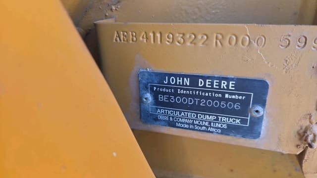 Image of John Deere 300D equipment image 4