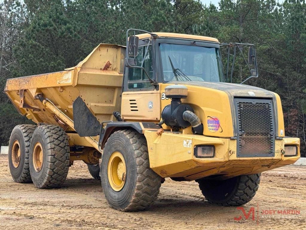 2005 John Deere 300D Equipment Image0