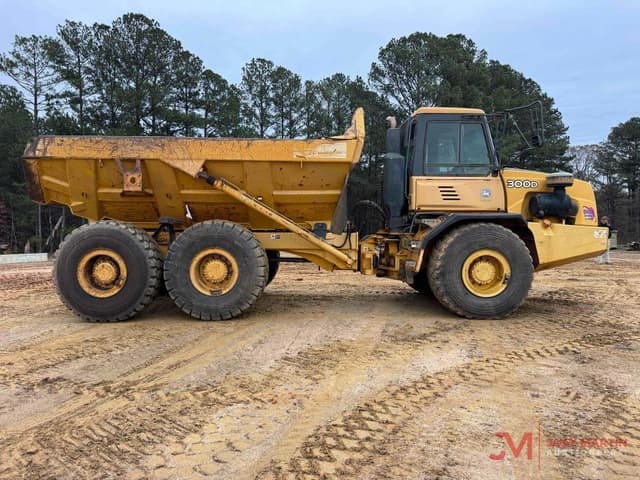 Image of John Deere 300D equipment image 1