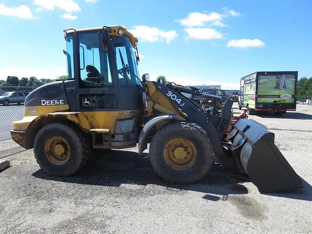 Image of John Deere 304J equipment image 3