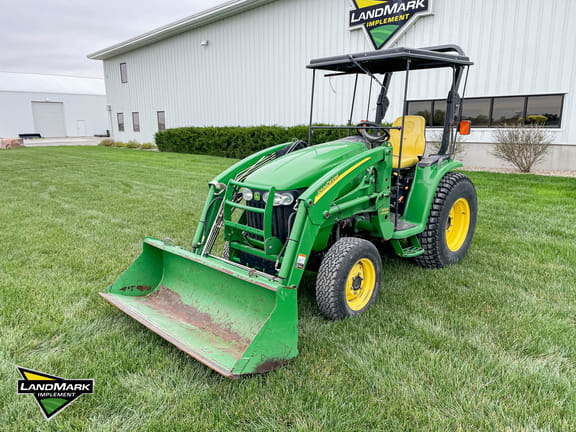 2005 John Deere 3120 Equipment Image0