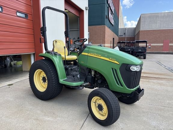 2005 John Deere 3120 Equipment Image0