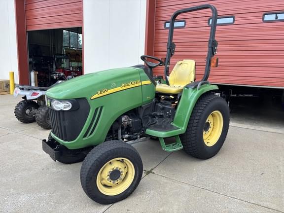 Image of John Deere 3120 equipment image 2
