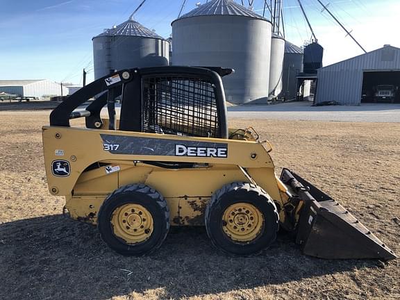 Image of John Deere 317 equipment image 4