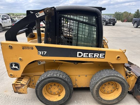 Image of John Deere 317 equipment image 3
