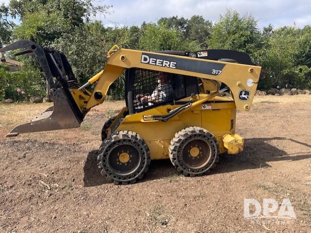 Image of John Deere 317 equipment image 4