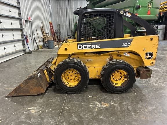 Image of John Deere 320 equipment image 4