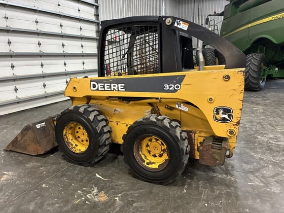 Image of John Deere 320 equipment image 3
